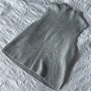 Dynamite Grey Knit Sleeveless Sweater